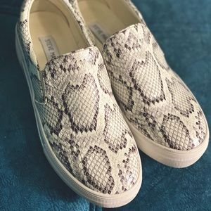 STEVE MADDEN SNAKEPRINT LOAFERS